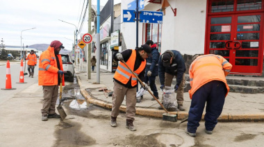 Realizan trabajos de barrido para reducir el polvo en suspensión