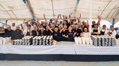 Gastronomía del Sur batió un récord entregando 16.000 porciones de paella por el aniversario de Ushuaia