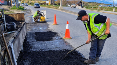 El Municipio continúa con las tareas de bacheo, mantenimiento y embellecimiento urbano