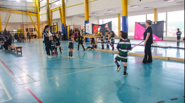 Tolhuin recibio a más de 140 niños y niñas en un encuentro regional de hockey