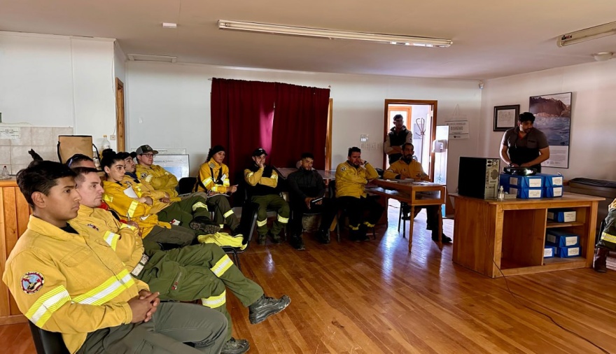 Contniúan las capacitacioes para el fortalecimiento de las brigadas contra incendios forestales en Tierra del Fuego