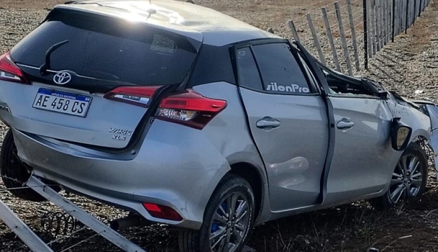 Un auto despistó y volcó en la Ruta 3