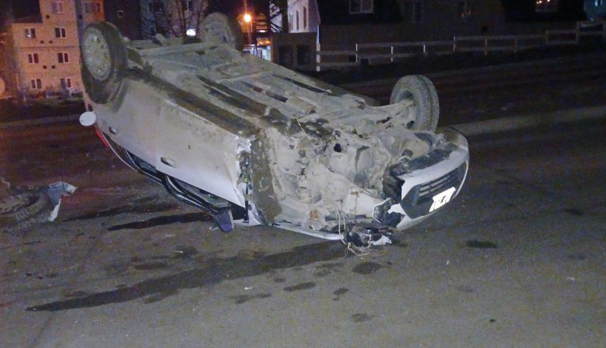Un automóvil volcó sobre calle de la Estancia