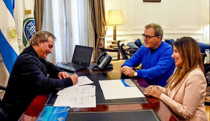 Ushuaia firmó un convenio con FEHGRA para mejorar la oferta turística de la ciudad