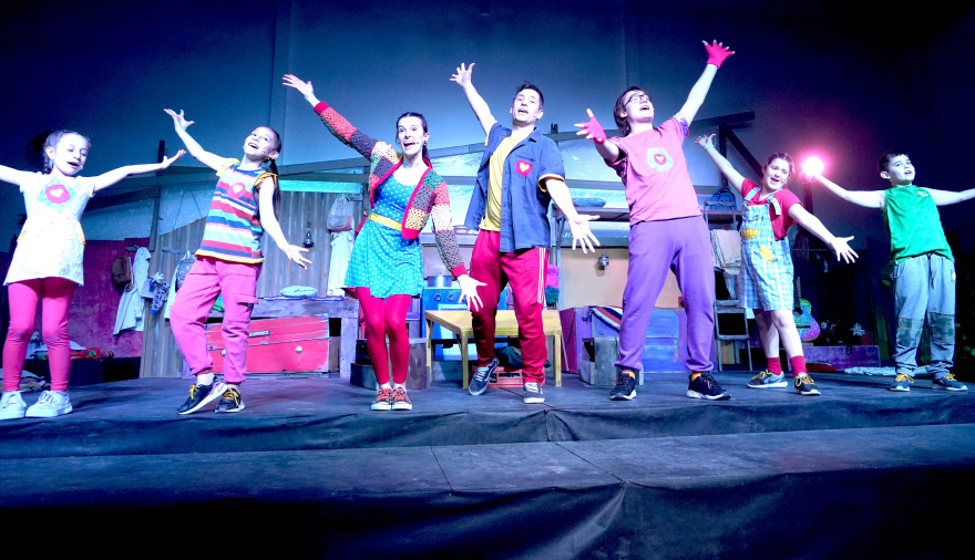 Derechos Torcidos se presenta en Ushuaia: el teatro infantil que emociona, educa y aborda la inclusión