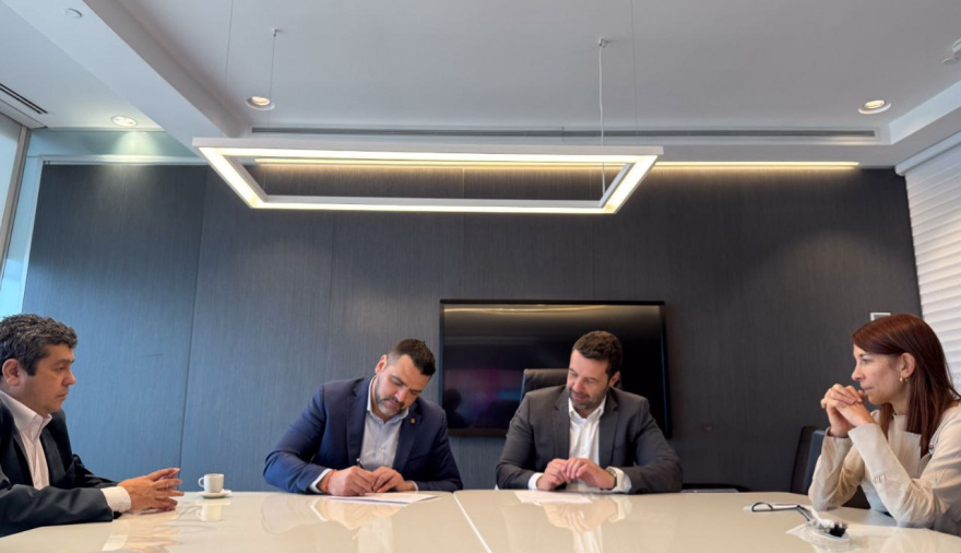 La Municipalidad de Ushuaia firmó un convenio con Banco Macro para lanzar la Comunidad +U