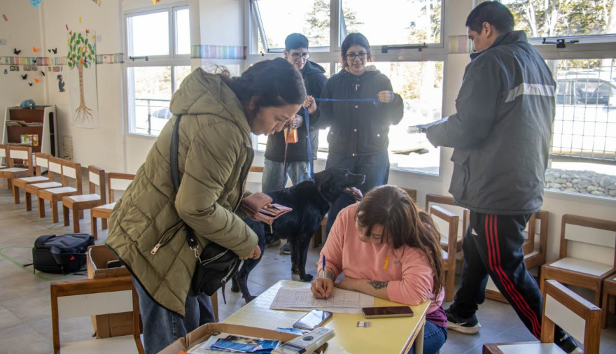 "La Muni Más Cerca" llegó al Barrio Pipo con un amplio operativo comunitario