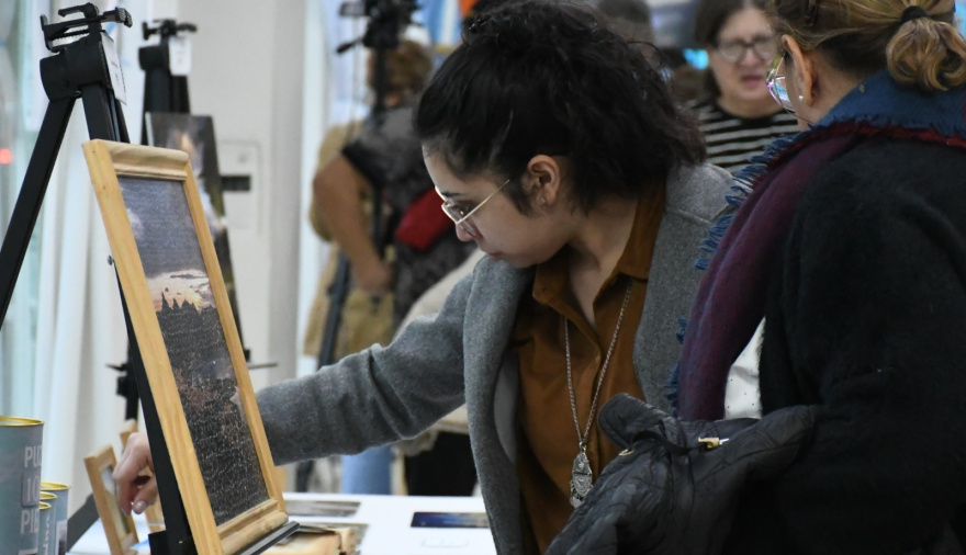 El CCNA inauguró la muestra "Mirame a los ojos, Ushuaia sin fronteras"