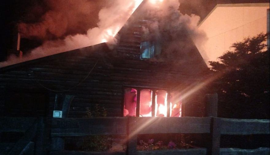 Incendio destruye por completo una vivienda en Tolhuin