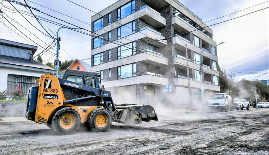 La Municipalidad continúa con los trabajos de recuperación vial y puesta en valor de espacios públicos