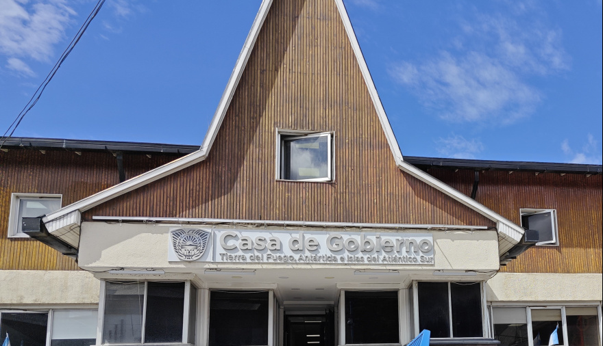 La doble vara del Gobierno: dictan una excepción para aumentar al 20% la caja chica