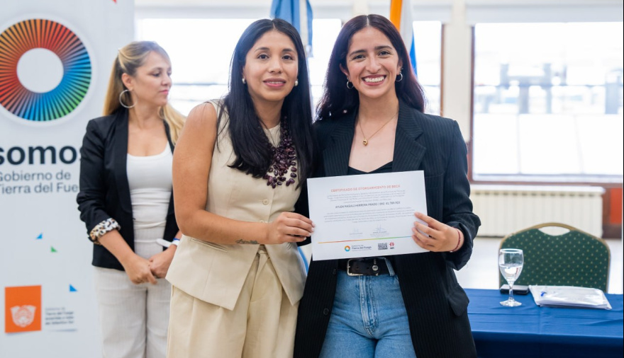 Gobierno y FUPE entregaron certificados de otorgamiento de becas para profesorados con perspectiva en Derechos Humanos