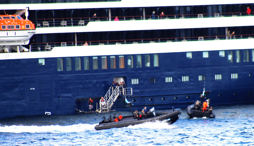 La Armada evacuó a pasajero en el Drake aunque falleció tras llegar a Ushuaia