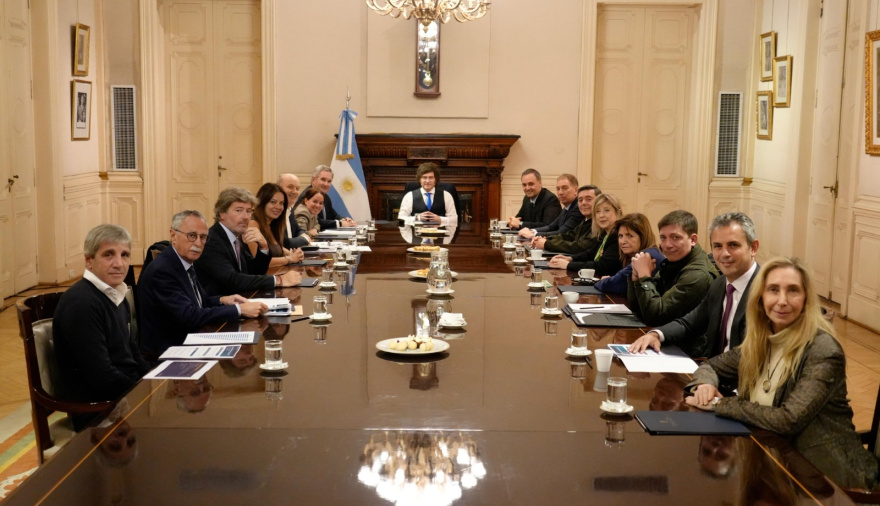 Milei realizó una reunión de gabinete ampliada con funcionarios de Argentina y Chile