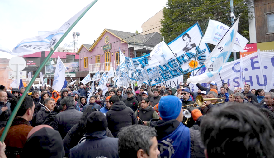 Contundente movilización de Municipales: Pelloli advirtió sobre el impacto del recorte de la coparticipación en servicios y salarios