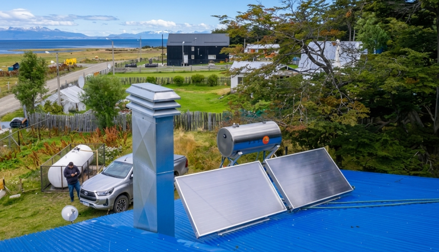 Aseguran que los paneles solares instalados en Almanza muestran resultados positivos