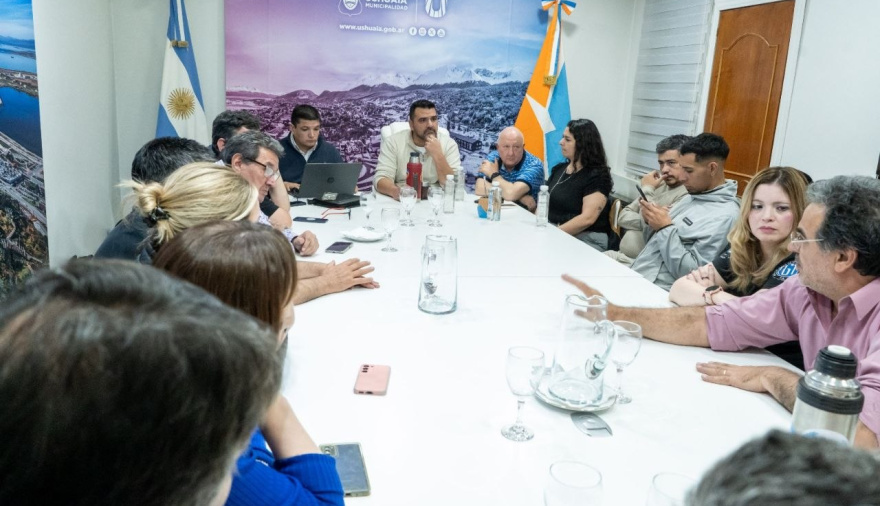 Municipales firmaron acuerdo salarial con el intendente Vuoto