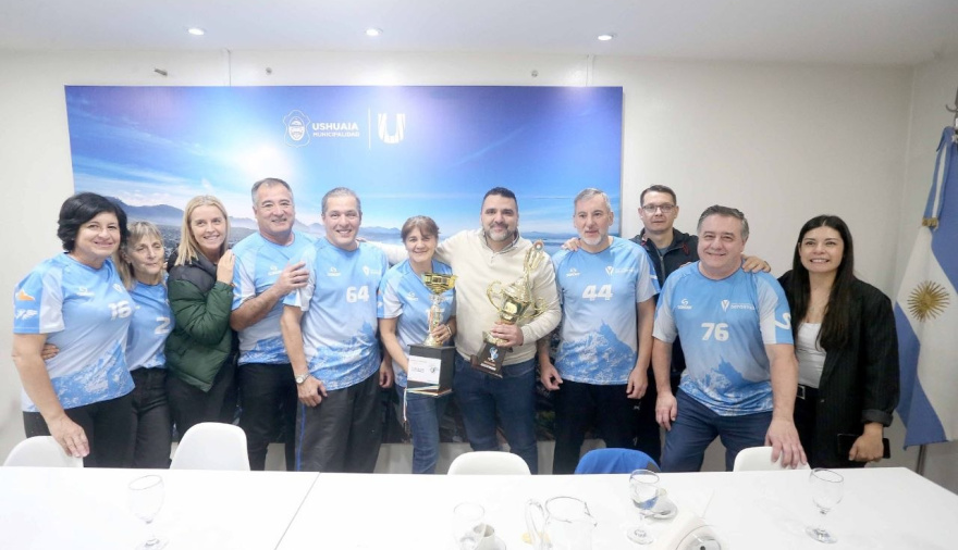 Vuoto recibió a la Escuela Municipal de Newcon +50 mixto que participará en Comodoro Rivadavia