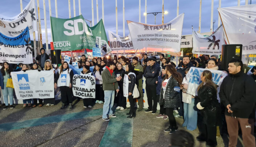 Multitudinaria Marcha Federal Universitaria en Tierra del Fuego