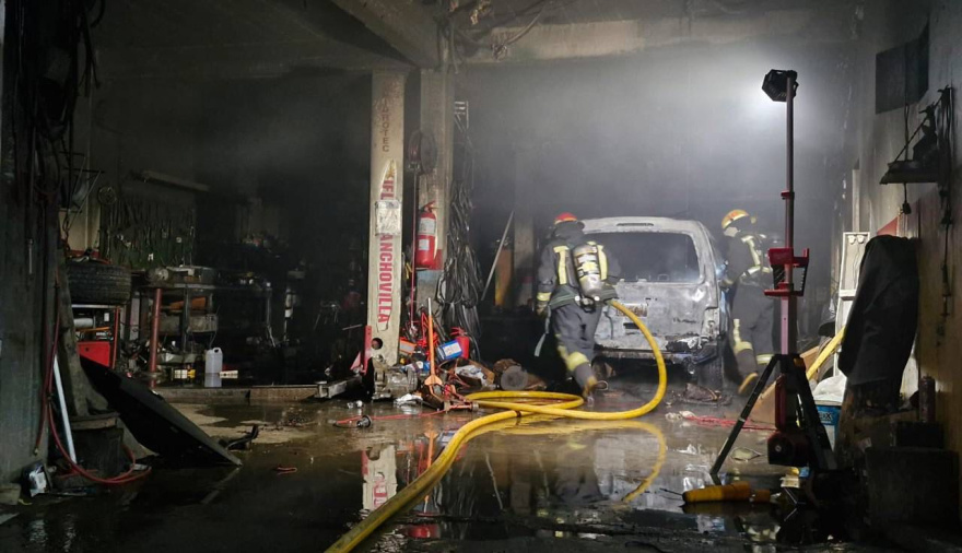Incendio en un taller mecánico de Ushuaia: un vehículo sufrió daños