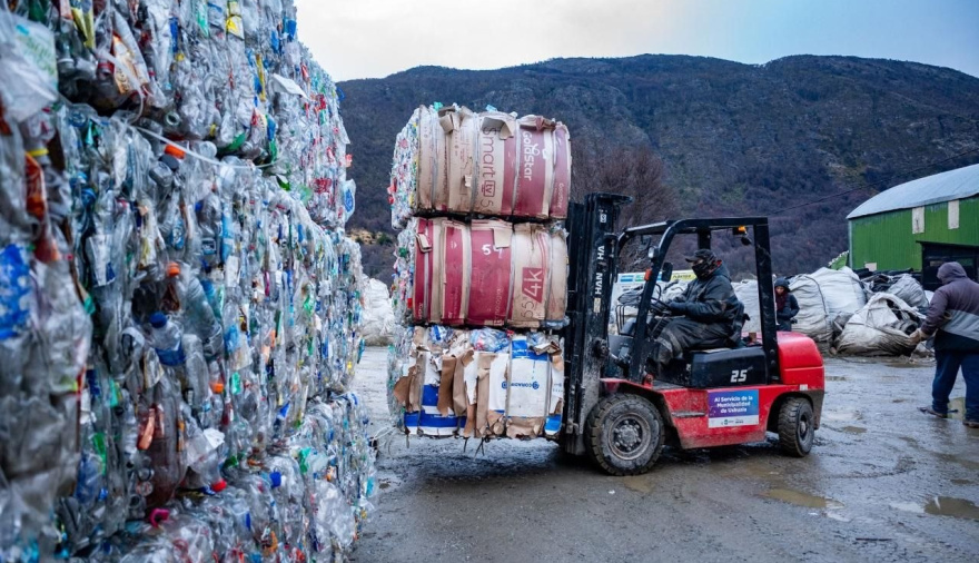 Exportan al continente 15 toneladas de material para reciclaje