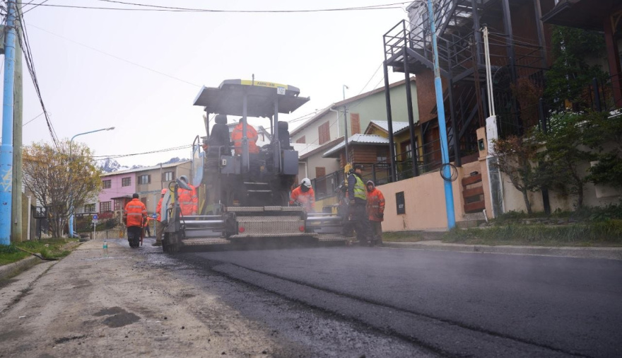 La Municipalidad avanza con los trabajos de repavimentación de las calles Jerez y Monseñor Scriva