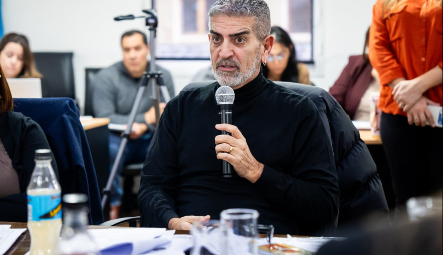 El Gobierno otorga 3,5% de aumento al sector docente y se pagará con el aguinaldo