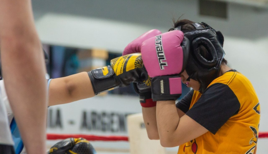 Las escuelas municipales de Kickboxing y Boxeo realizaron un encuentro en el "Cochocho" Vargas