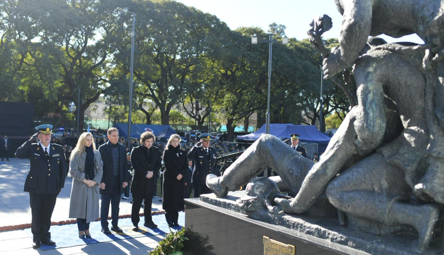El Presidente encabezó el homenaje a los policías federales caídos en cumplimiento del deber
