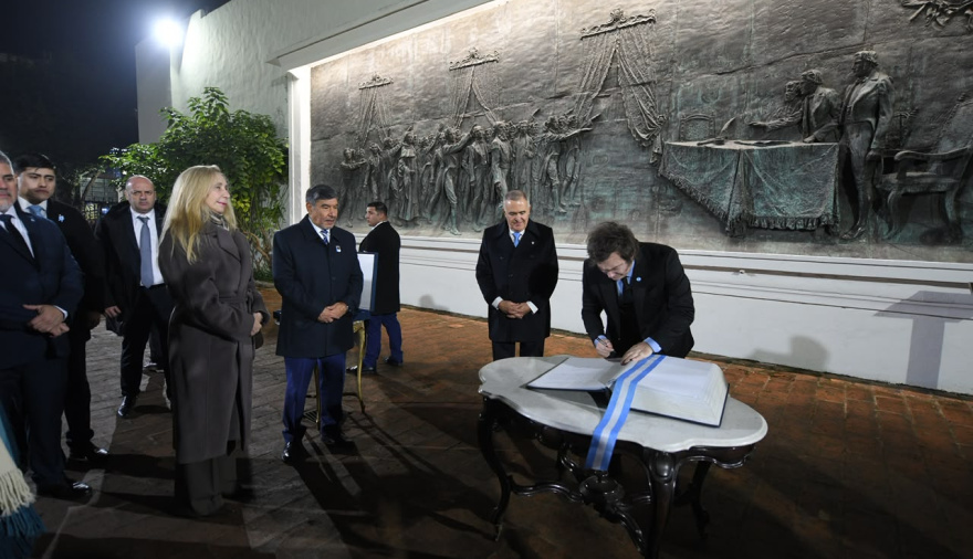 Milei junto a gobernadores: reafirmó el compromiso con el federalismo y la autonomía de las provincias