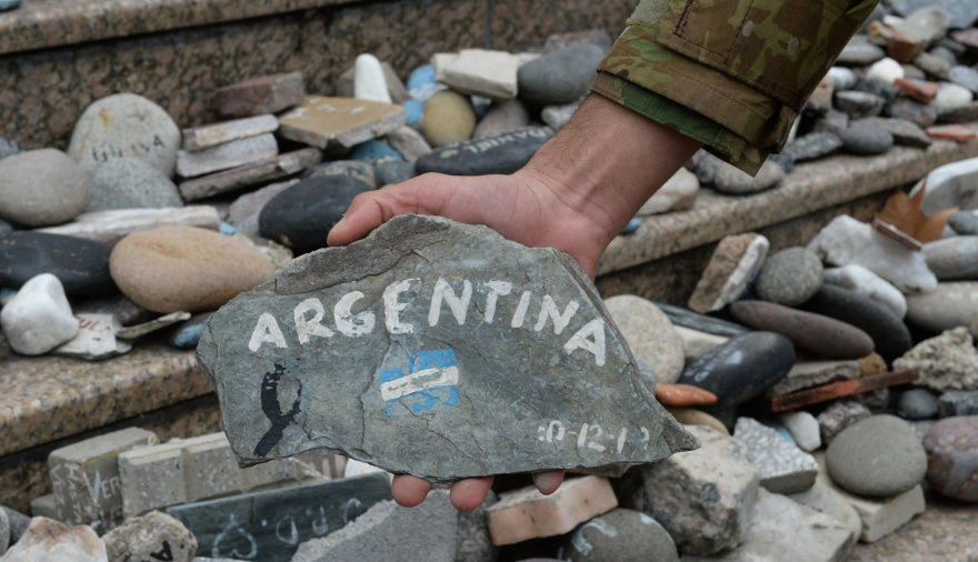 El Gobierno Nacional retiró provisoriamente las piedras de homenaje a las víctimas del COVID