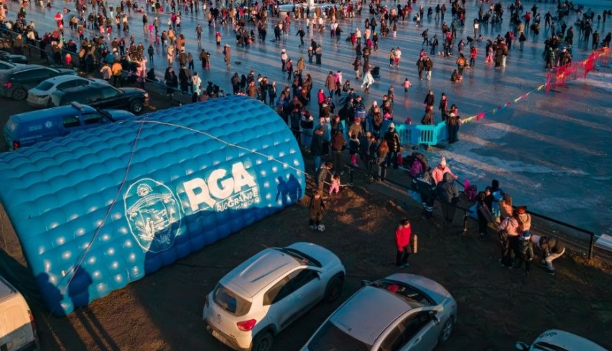 Río Grande: una multitud disfrutó de la pista de patinaje sobre hielo