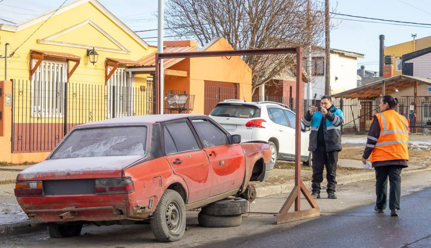 Inspectores recorren talleres en Río Grande para fortalecer el saneamiento urbano