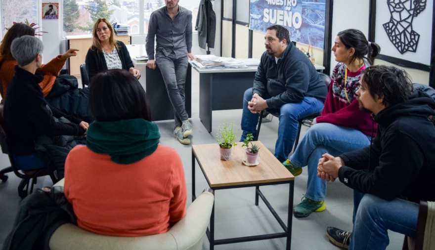 Funcionarios municipales se reunieron con representantes de la escuela Las Bandurrias
