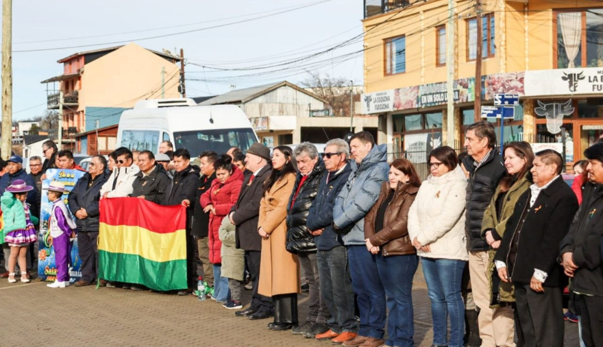 Becerra: "Vamos a continuar acompañando a la comunidad boliviana"