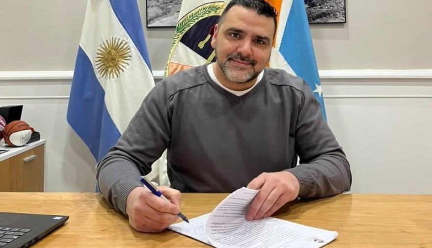 Calle "Los Ñires": Vuoto firmó el decreto de adjudicación para la pavimentación