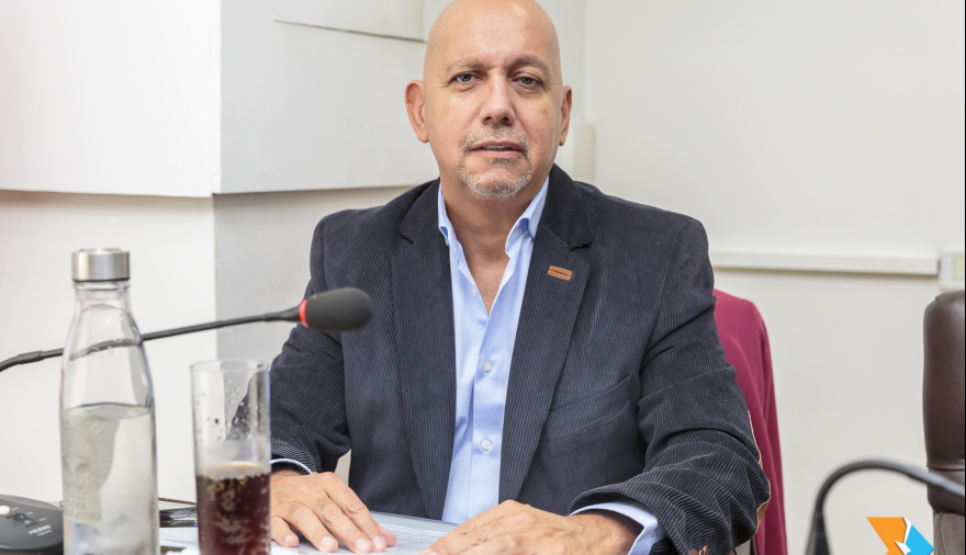 Villegas reclamó una mesa política para defender la autonomía fueguina sobre el puerto de Ushuaia