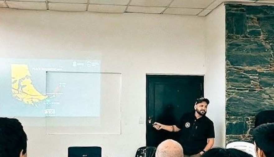 Defensa Civil Municipal brindó una capacitación sobre prevención sísmica al personal del natatorio municipal