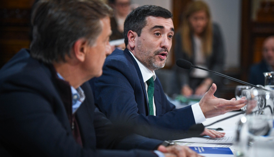 Coto cuestionó al Ejecutivo Provincial por las contradicciones en torno al buque de bandera británica