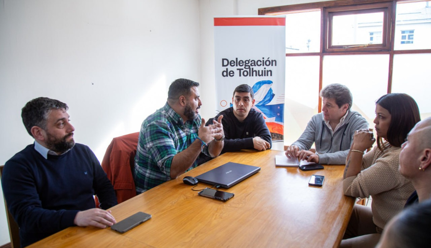 Gobierno profundiza el acceso de familias al agua potable y cloacas en Tolhuin