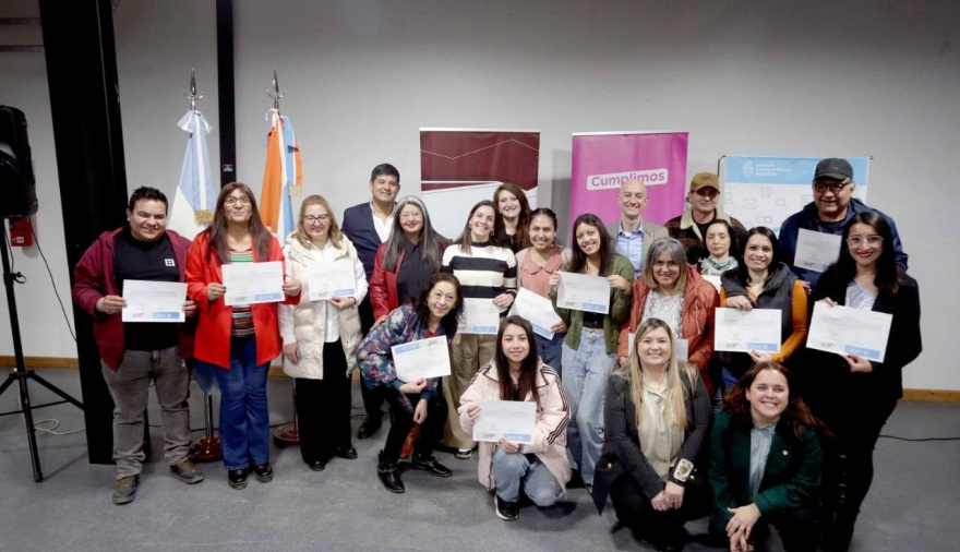 "De la idea al negocio": Se realizó la entrega de certificados a emprendedores