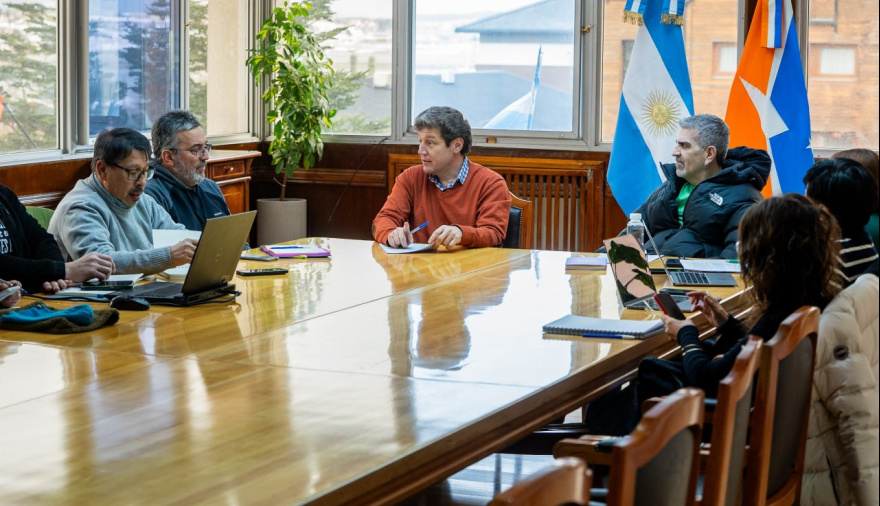 El Gobierno provincial alcanzó un acuerdo salarial e integral para fortalecer la educación fueguina