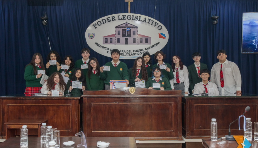 Alumnos y alumnas del CIEU simularon una sesión especial