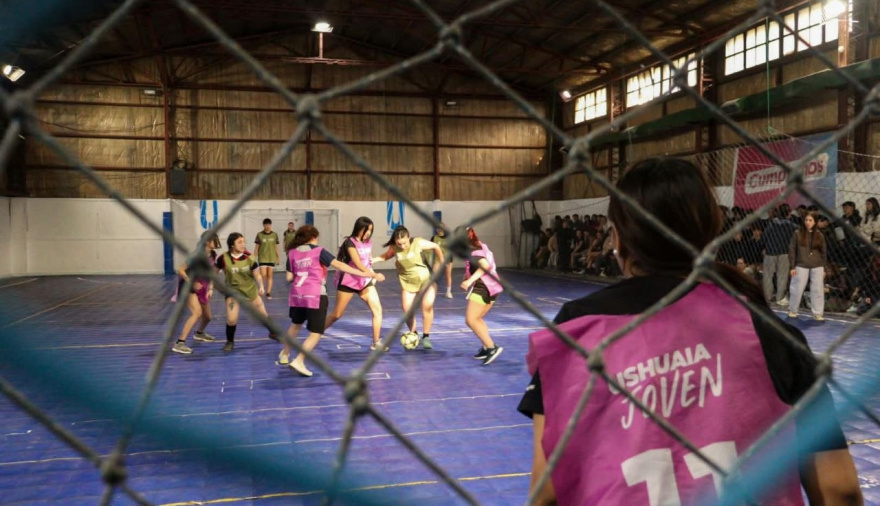 Multitudinaria jornada de futsal en el marco del Ushuaia Joven