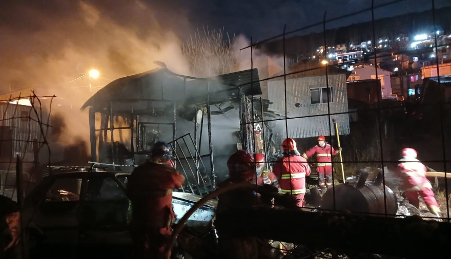 Barrio Escondido: tres personas trasladadas al hospital tras incendio en dos vivienda