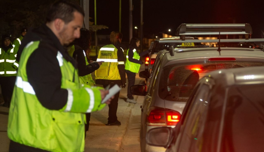 Controles de tránsito en Ushuaia dejaron 16 vehículos incautados con 13 alcoholemias positivas