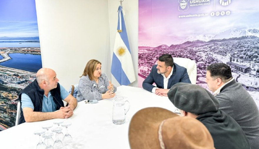 El intendente Vuoto recibió a la agrupación Gauchos Fueguinos