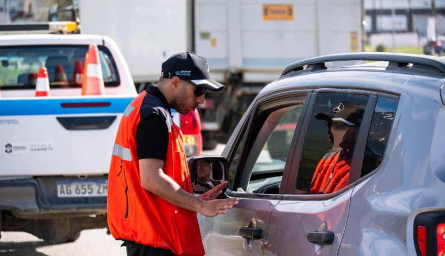 Realizan campaña informativa en la vía pública para conductores de aplicaciones