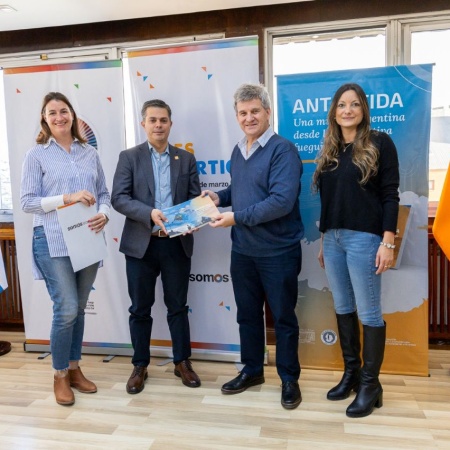 Declararon de interés estratégico al libro “Antártida. Una mirada argentina desde la perspectiva fueguina”