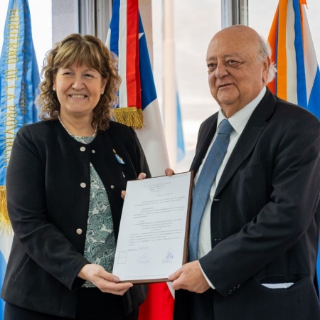 El Gobierno de la provincia conmemoró con diplomático de Chile el 70° aniversario del Consulado de Chile en Ushuaia